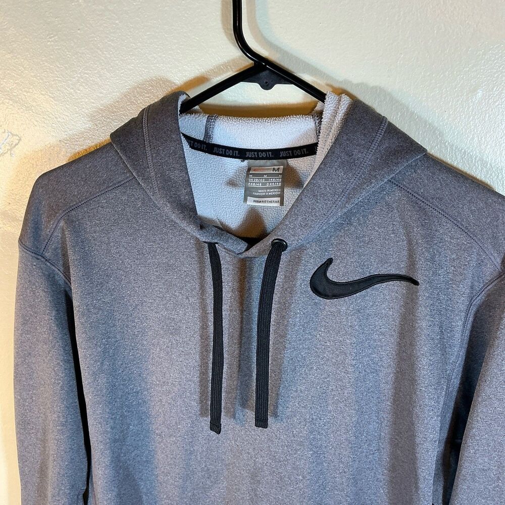 Nike Fit Therma M Gray Hoodie Gray Pocket Drawstring Athletic Wear Womens